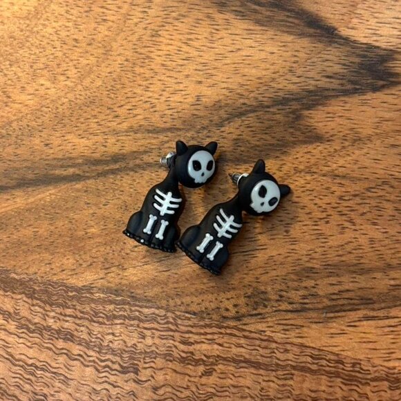 Social Collision Cat Skeleton Glow-In-The-Dark Front/Back Earrings - Picture 1 of 5